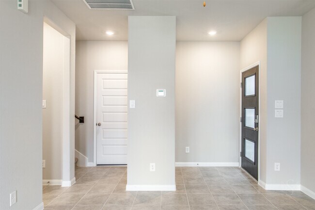 Building Photo - 1524 Beach Oak Dr