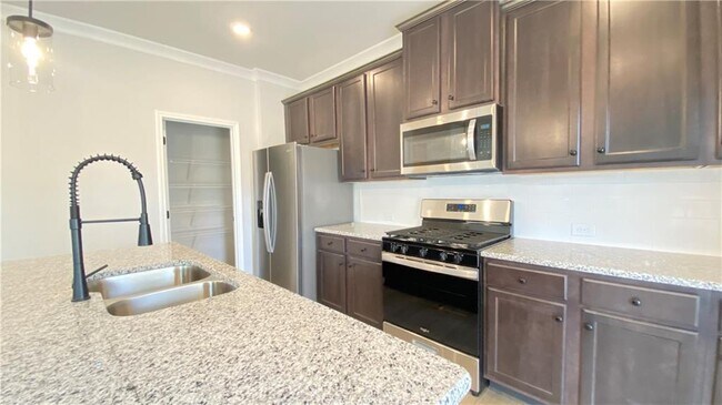 Building Photo - 4591 Silver Oak Dr SW