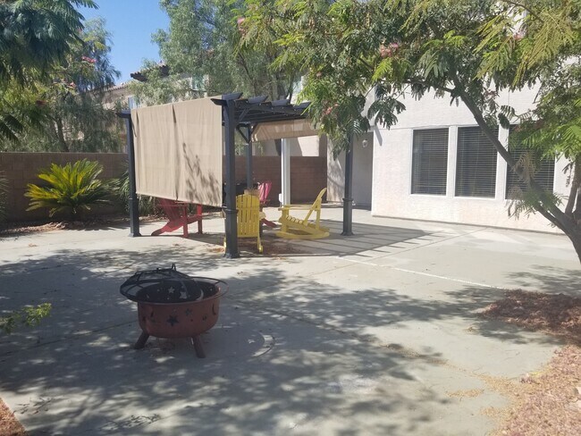 Building Photo - COZY 3 BEDROOM / 2.5 BATH HOME