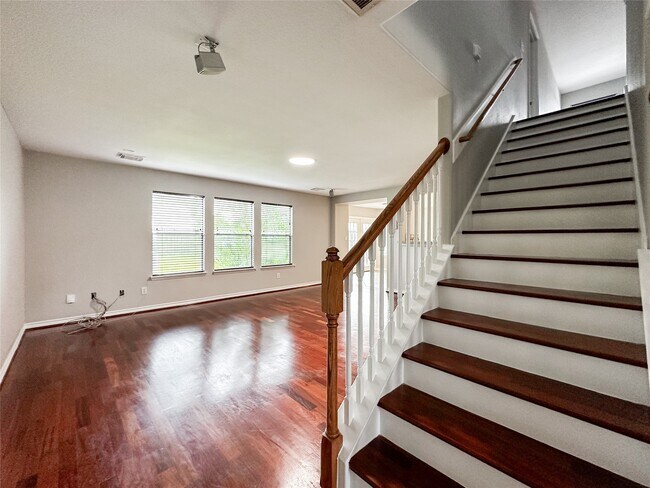 Building Photo - 5739 Westminster Village Dr