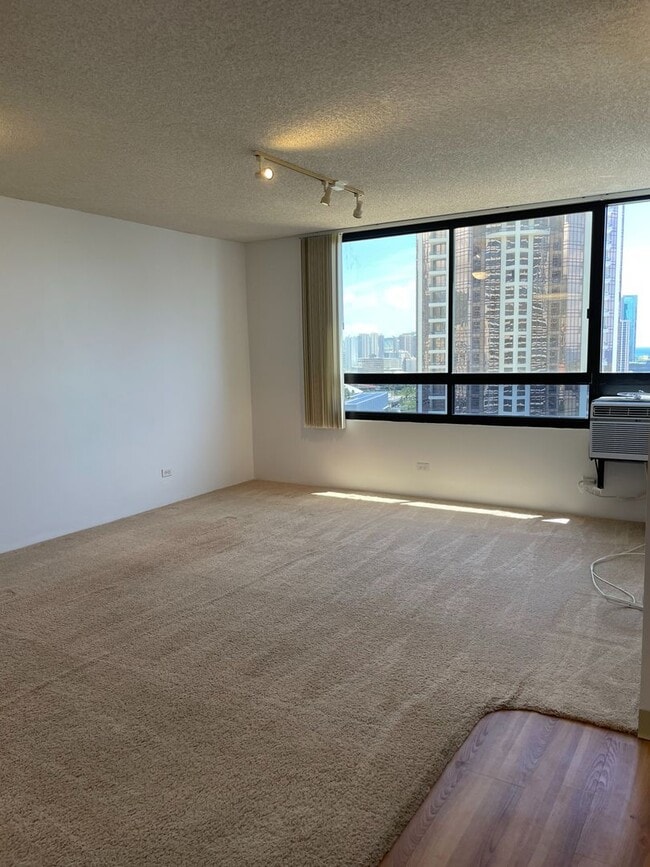 Building Photo - 1 Bedroom 1 Bathroom 1 Parking in Kaka'ako