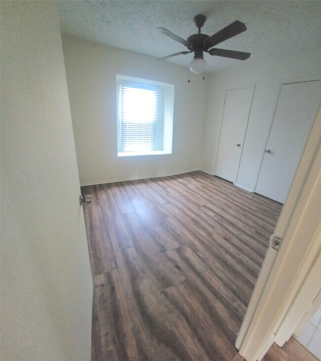 Building Photo - 7211 Skylight Ln