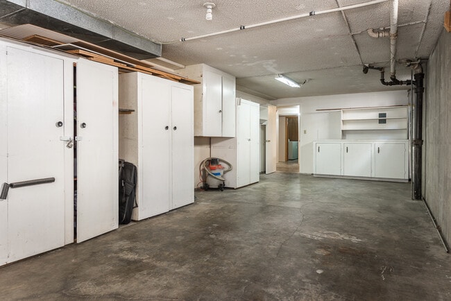 Building Photo - 3387 SE 10th Ave