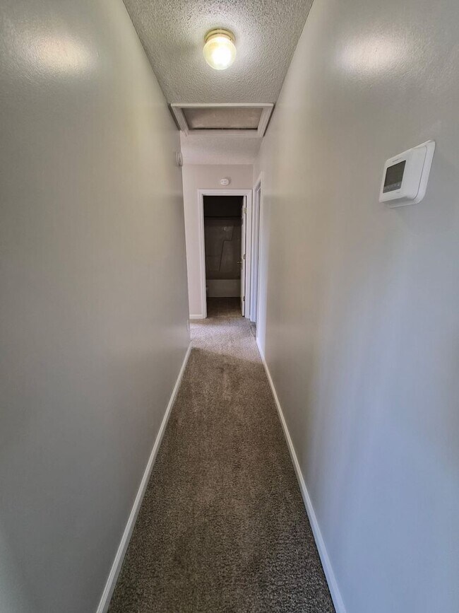 Building Photo - 3 bedroom 2 bath home in Foxtrace subdivision