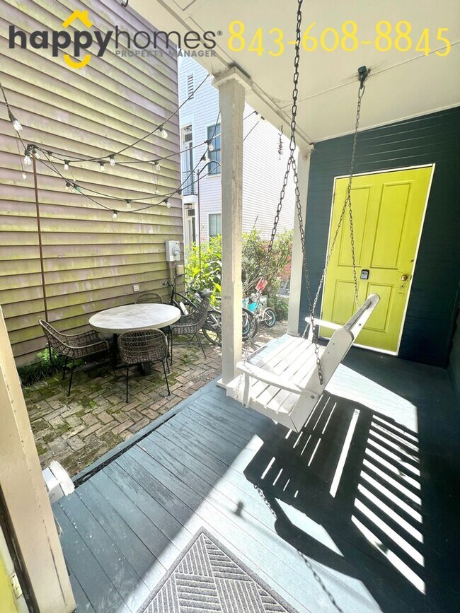 Building Photo - Beautiful 3 bedroom 3 full bath home locat...