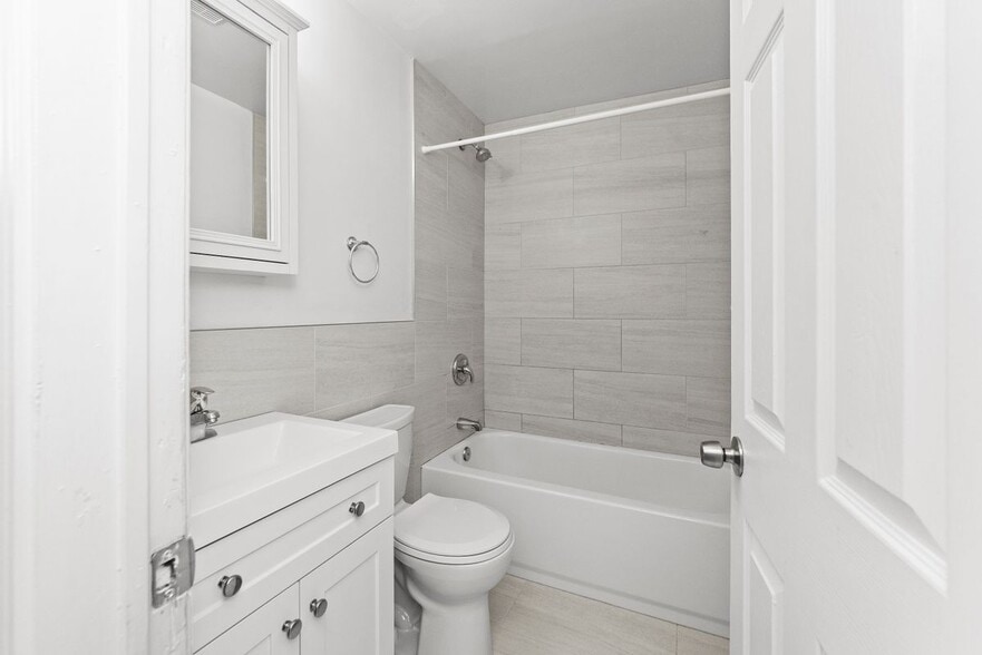 Building Photo - 663 W Grace St