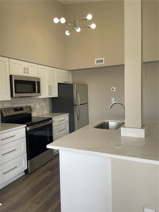 Building Photo - 2850 N Oakland Forest Dr