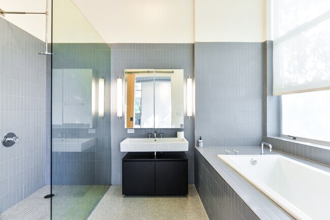 Building Photo - 4080 Glencoe Ave