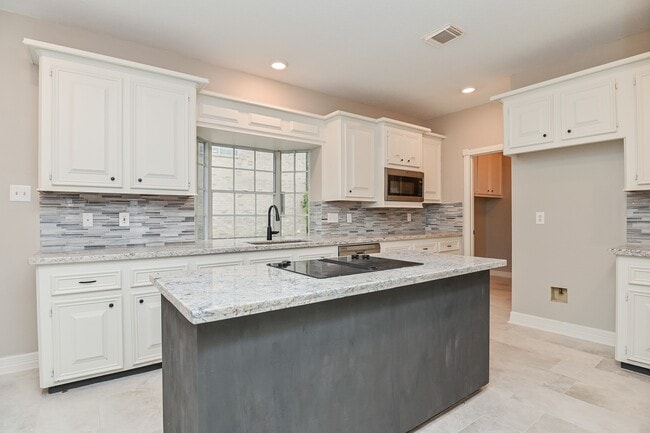 Building Photo - 17910 Moss Point Dr