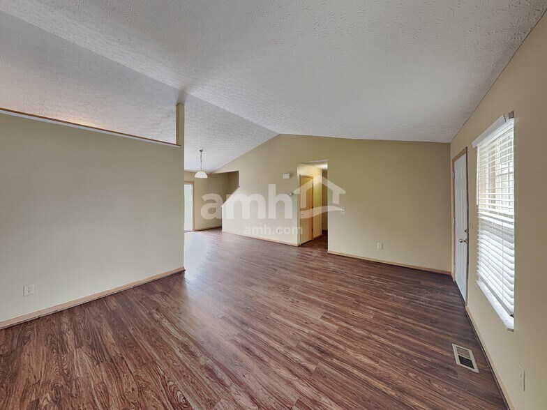 Building Photo - 88 Brooksedge Dr E