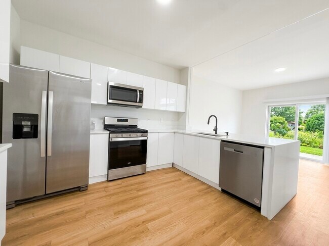 Building Photo - 1089 Ellsworth Dr