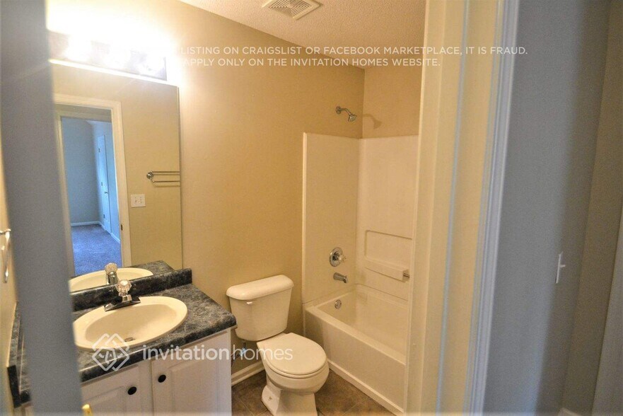 Building Photo - 489 Lakewater Estates Dr