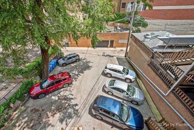 Building Photo - 2123 N Clark St