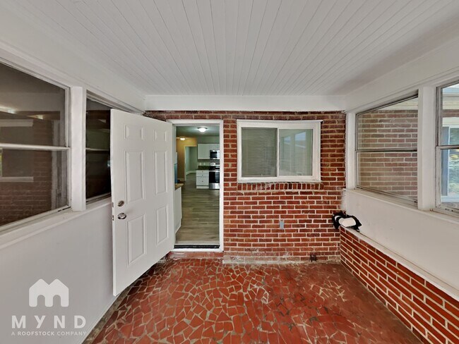 Building Photo - 4922 Statesville Rd