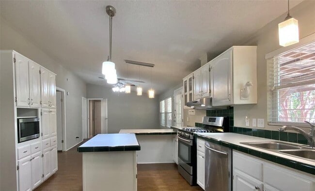 Building Photo - 1301 Lipan Trail