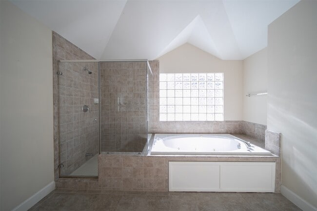 Building Photo - 3634 Main Plaza Dr