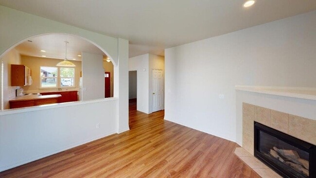 Building Photo - 1372 SE Newgate Dr