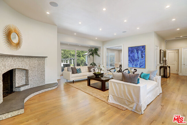 Building Photo - 400 N Saltair Ave