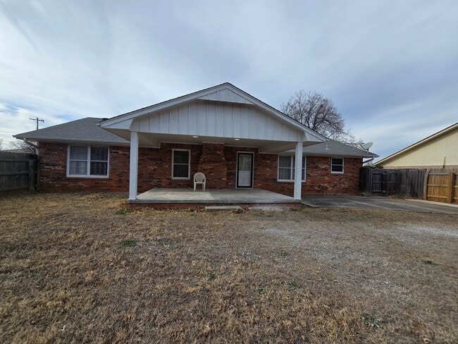 Building Photo - 3 Bedroom 2 Bath home in Shawnee!