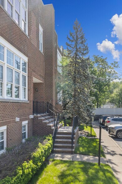 Building Photo - 32 Smith Ave