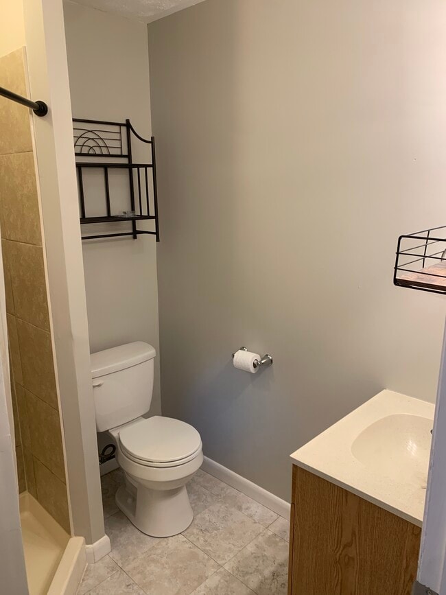 Building Photo - 1424 Town Hall Rd