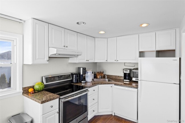 Building Photo - 272 N Delaware Ave