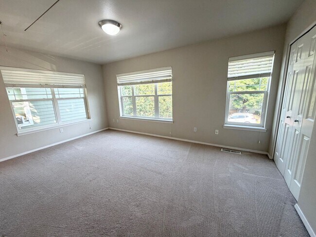 Building Photo - 6931 N Borthwick Ave