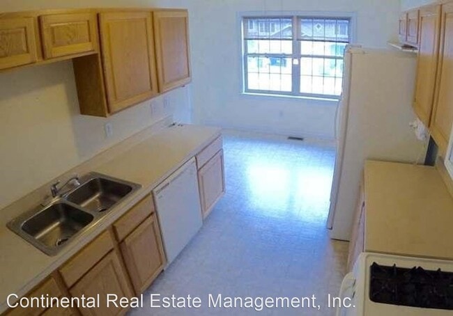 Building Photo - 3 br, 3.5 bath House - 646G Oakwood Avenue