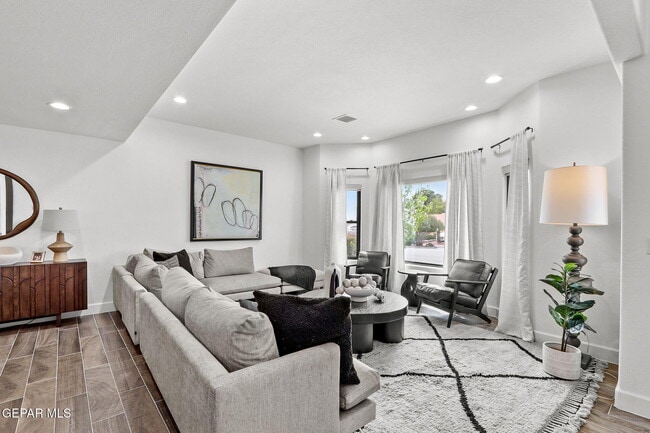 Building Photo - 1316 Hookridge Dr