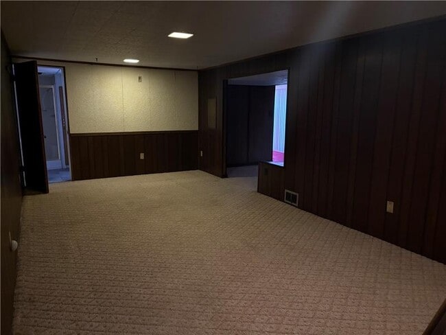 Building Photo - 96 Moger Dr