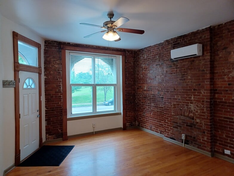 Building Photo - 4380 Chouteau Ave