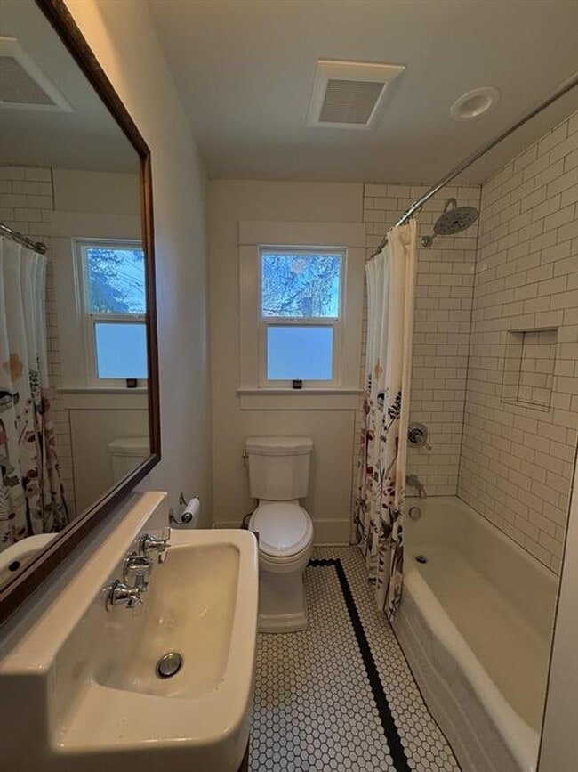 Building Photo - 8111 SW Capitol Hwy