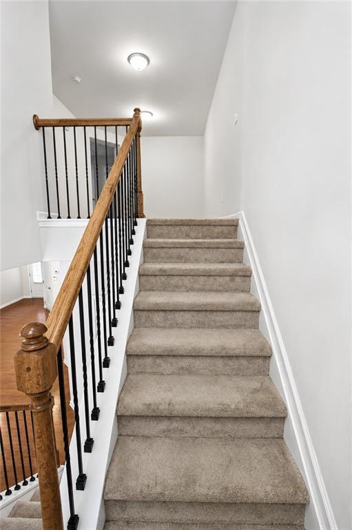 Building Photo - 2132 Greencrest Cir