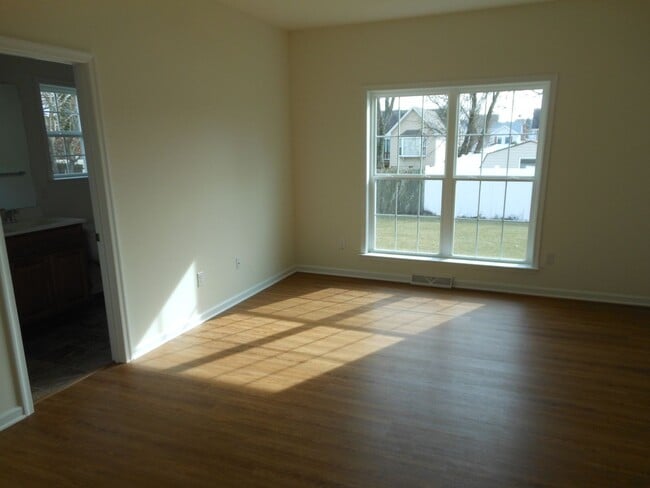 Building Photo - Dont miss out on this great home! Availabl...