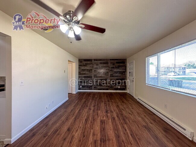 Building Photo - 1826 N Crestmont Dr