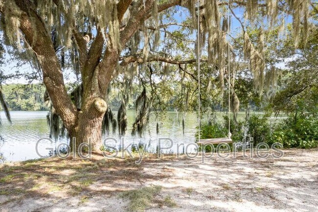 Building Photo - 210 Pine Grove Dr