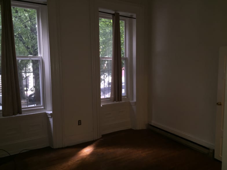 Building Photo - 1915 Green St