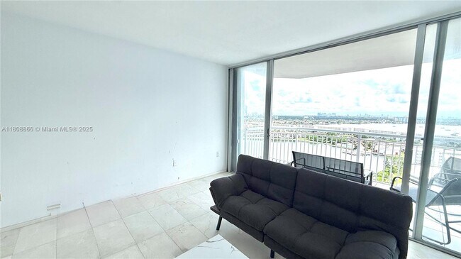 Building Photo - 18071 Biscayne Blvd