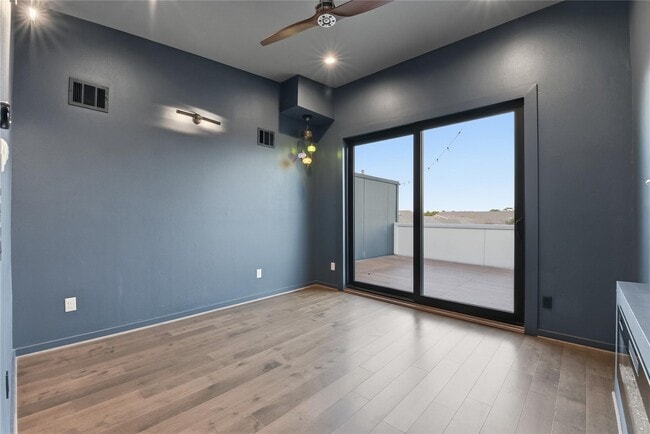 Building Photo - 529 Memorial Heights Dr