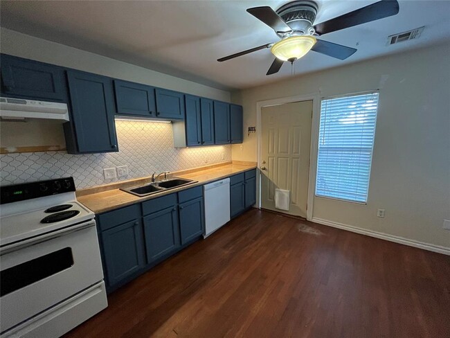 Building Photo - 312 N 6th St