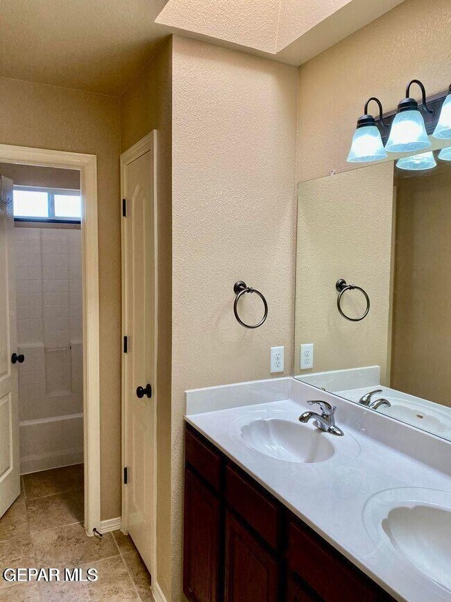 Building Photo - 12331 Sombra Grande Dr