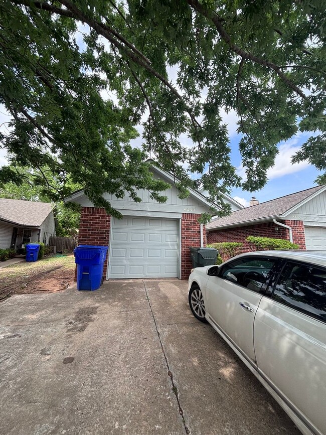 Building Photo - West Norman Duplex