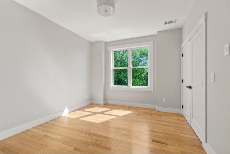 Building Photo - 66 Stanley St