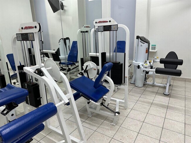 Building Photo - 6039 Collins Ave