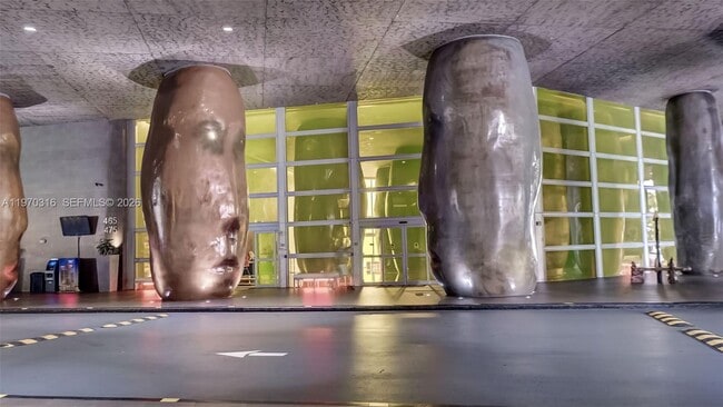 Building Photo - 495 Brickell Ave