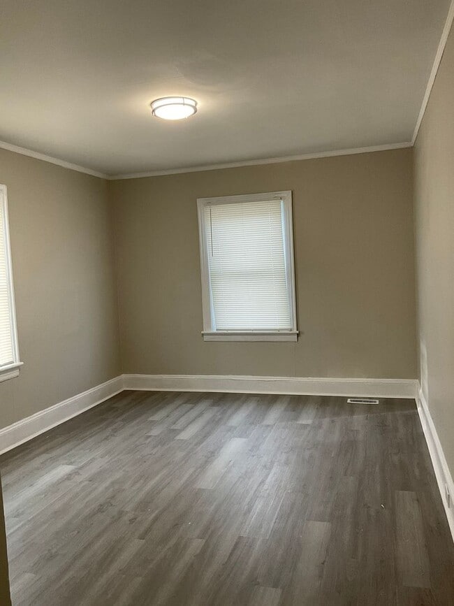 Building Photo - You will love this 2 bedroom/1 bath home in Gastonia.