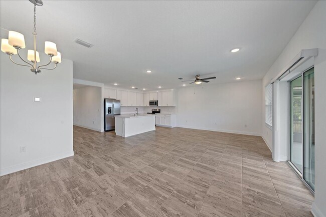 Building Photo - Beautiful Annual 4 Bedroom 2 Bath Single F...