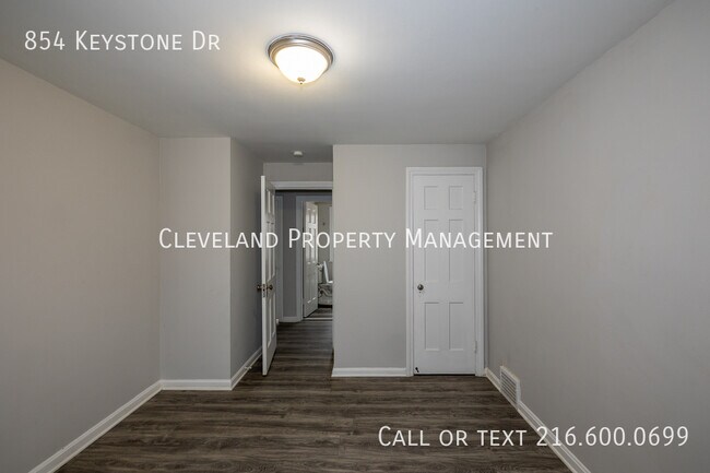 Building Photo - 854 Keystone Dr