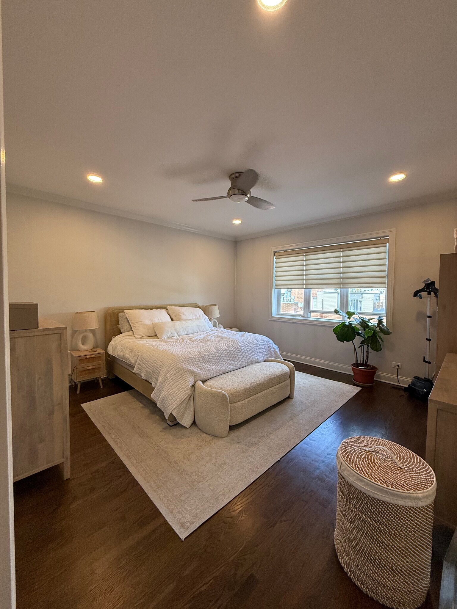 Master bdrm - 1116 W Hubbard St