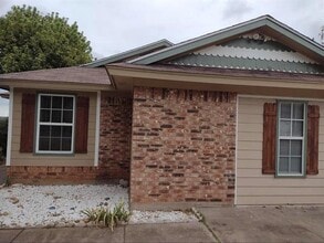 Building Photo - 2215 Long Creek Ct